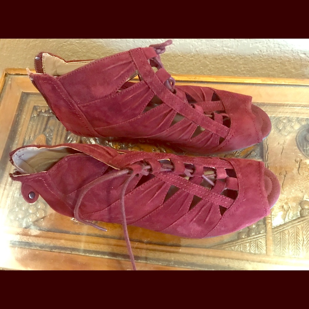earth aurora burgundy heeled shoe
